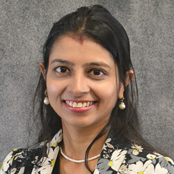 Mansi Agarwal photo of woman in front of gray wall